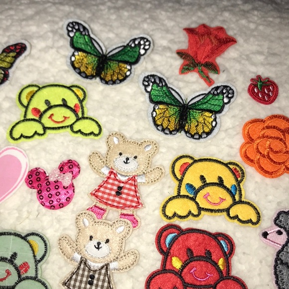 LARGE LOT OF 20-30 RANDOM STYLE IRON ON APPLIQUÉS - Picture 8 of 16